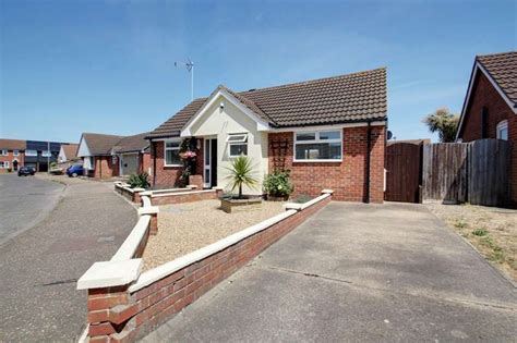 2 Bedroom Detached Bungalow For Sale In Camellia Avenue Clacton On Sea