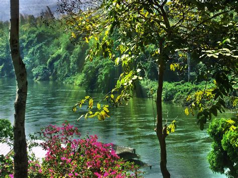 Hochwertige und bezahlbare, lizenzfreie sowie lizenzpflichtige bilder. Ruhige Minute am River Kwai Noi Foto & Bild | landschaft ...