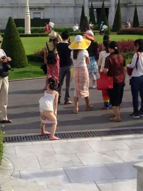 Shay Stewart On Twitter Image Of Young Chinese Girl Publicly Peeing