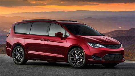 Chrysler Celebrates 35 Years Of Minivans At 2019 Chicago Auto Show