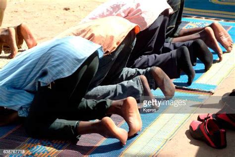 Feet Worship Photos Et Images De Collection Getty Images