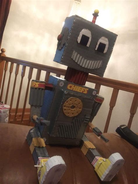 Cardboard Robot | Cardboard crafts, Cardboard robot, Cardboard