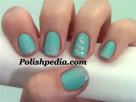 What are your favourite things about the holiday season? Simple Christmas Tree Nail Design | Polishpedia: Nail Art ...