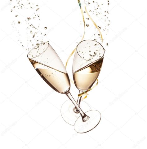 Deux Verres De Champagne Aux Bulles Isolés Sur Blanc Image Libre De