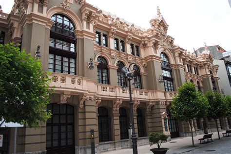 File:Avilés, Teatro Palacio Valdés.JPG - Wikimedia Commons