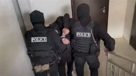 Полиция показала оперативное видео задержания в Уральске