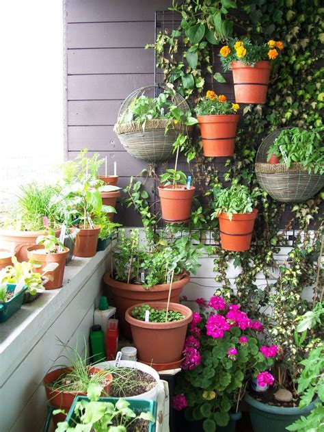 50 Ways To Redeem Your Balcony Space Balcony Herb Gardens Small