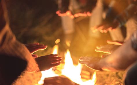How To Set Up A Bonfire Party This Winter Season Zameen Blog