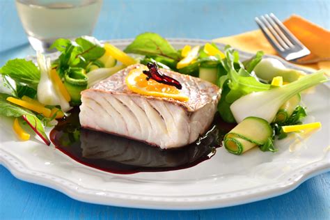 Filete De Pescado En Salsa De Jamaica