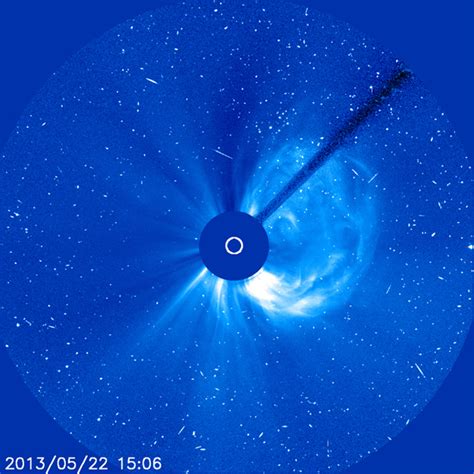 Sdo Observes Mid Level Solar Flare Spaceref