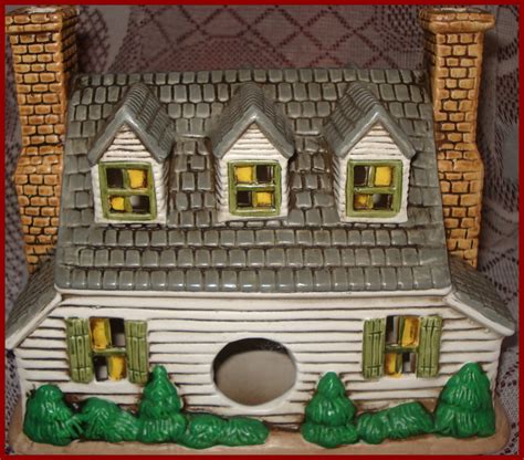 1986 Lefton Colonial Village Lighted House Abandoned Treasures