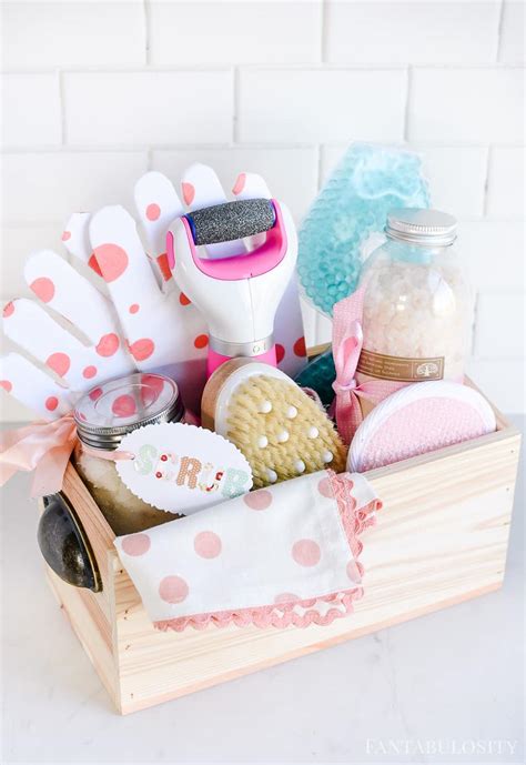 Below are ideas for what to put in the basket as well as tips on making up a gift basket. Spa at Home Gift Basket Idea - Fantabulosity