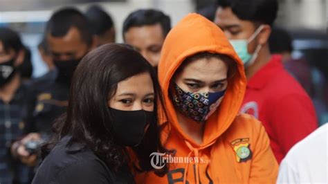 Roy kiyoshi memang dikenal sebagai seorang. Jalani Sidang, Artis Catherine Wilson Mengaku Konsumsi ...