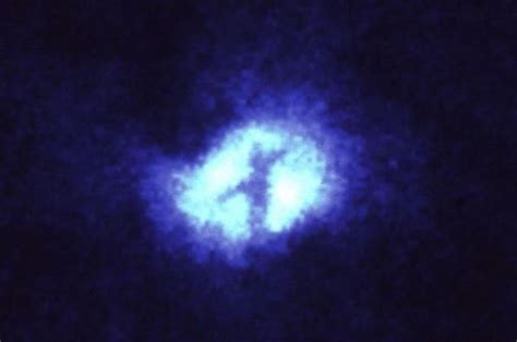 Nasa Hubble Telescope Finds Cross Structure At Centre Of Galaxy Daily