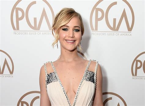 Jennifer Lawrence Poses Nude Will Smith Raps The Mummy Star Comes