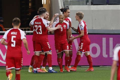 Versus La Cantidad De Espectadores Que Albergará Dinamarca En La Eurocopa