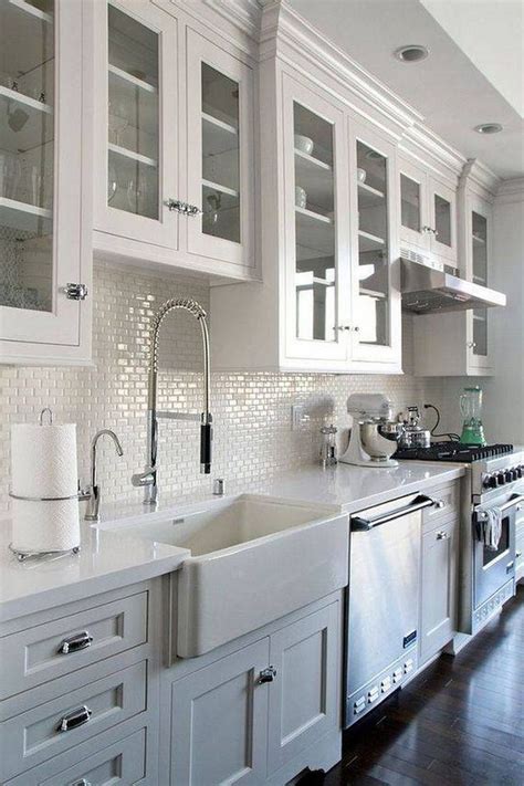 28 Amazing Kitchen Backsplash With White Cabinets Ideas