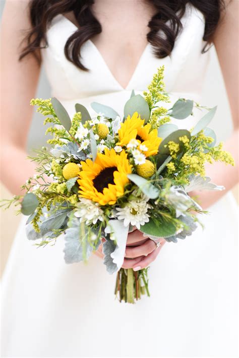 9 Simple Wedding Bouquets With Sunflowers Pictures