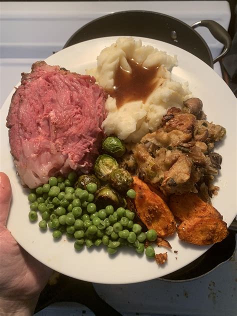 If you're hosting a holiday meal and wondering 'what to serve with prime rib' to really pull a fantastic menu together, this is the place to gather your prime rib dinner ideas! Christmas Prime Rib Sides - Best Prime Rib Roast Recipe ...