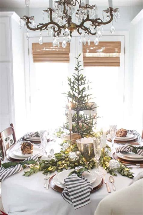 A beautifully decorated table creates a welcoming atmosphere and a festive mood. 20 Wonderful Christmas Dinner Table Settings For Merry ...