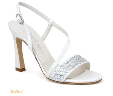 Secțiune specială stil clasic site de renume sandali da sposa con tacco comodo in capretto bianco colore bianco taglia scarpe donna. Scarpe da sposa 2018: la nuova collezione di Elata - LeMieNozze.it