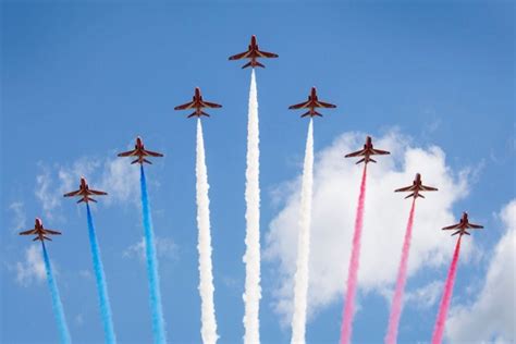 Red Arrows Flypast Over London Commemorates 75th Victory In Europe Day
