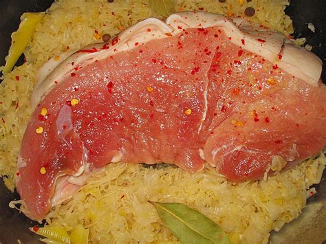 Schweinekrustenbraten Auf Sauerkraut Von B Rchenknutscher Chefkoch De