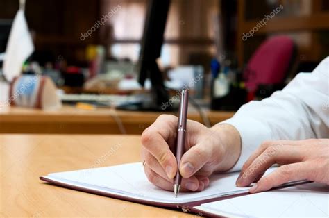 Man Writes Something On A White Paper Office Work — Stock Photo