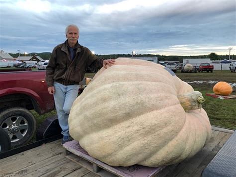 Man Grows Largest Pumpkin Ever In The Us Newscenter17