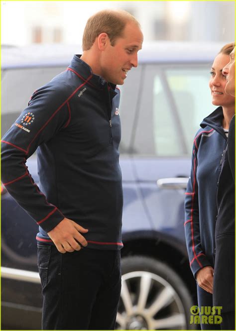 Photo Kate Middleton Prince William Get Caught In The Rain 19 Photo