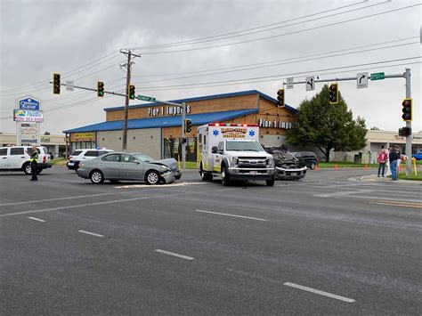 UPDATE: 2 people hospitalized following 2-vehicle crash in Idaho Falls