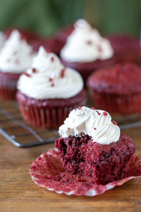 The bright hue of this cake recipe will make it a holiday hit for the fourth of july or christmas. Vegan Red Velvet Cupcakes « Veggie Desserts