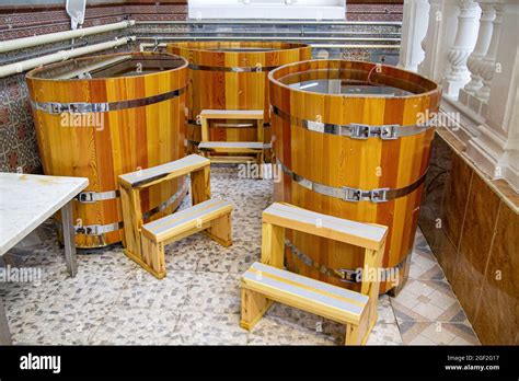 Western Style Wooden Bathtubs In Barrel Shape Spa Treatments Barrels