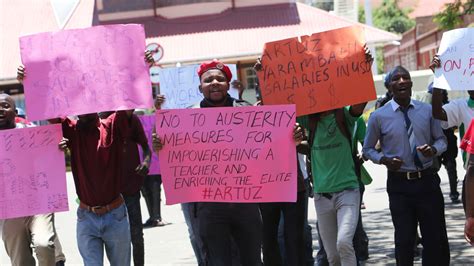 zimbabwe police stop protest march by civil servants ktsm 9 news