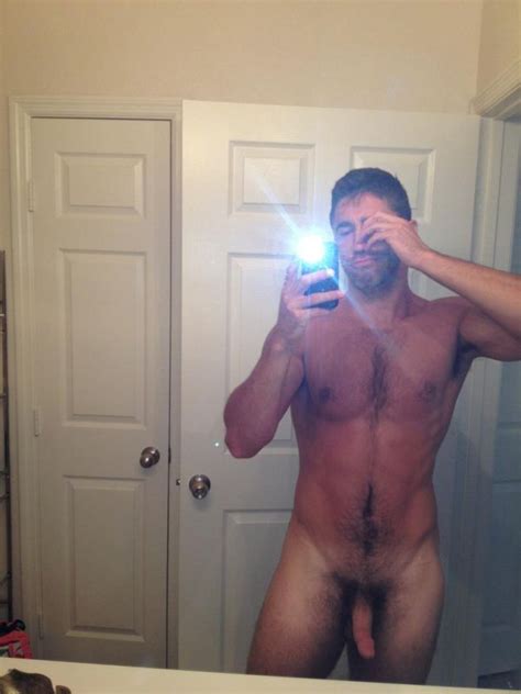 Naked Guy In Mirror XXGASM