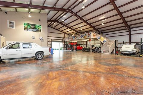 Combine living quarters with workshop/storage space. WAREHOUSE / SHOP / ULTIMATE MAN CAVE WITH LIVING QUARTERS | Shop with living quarters, Garage ...