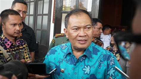 Wali Kota Bandung Oded M Danial Kolaps Saat Salat Jumat Sebelum Dikabarkan Meninggal News
