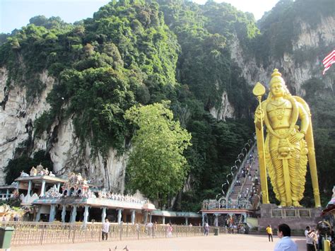 Tickets are available at kl sentral train station for about 4 myr (about € 0.85, as of january 2019) and the trip takes about half an hour. Opinionation: Kuala Lumpur: Batu Caves