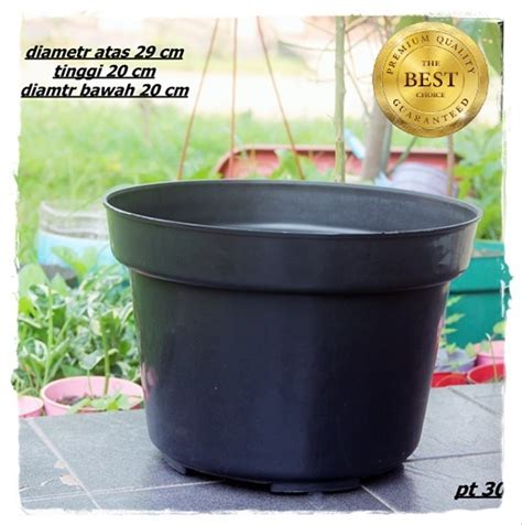 Jika jenis tanaman berukuran besar, ukuran pot yang dipilih juga harus lebih. Jual Pot Bunga 30cm Hitam - Toko Pot Plastik Tanaman Hias ...