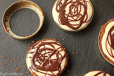 Tarte Au Chocolat Blanc Dans Des Couvercles De Pot Masson Cinq