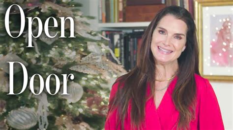 Watch Brooke Shields Shows Us Her Home Decorations For The Holidays