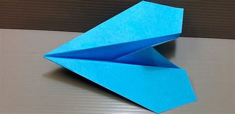 Esta técnica de plegado de papel para hacer figuras se llama origami o papiroplexia. Papiroflexia aviones