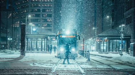 Скачать 1920x1080 снегопад ночь город транспорт зима обои картинки