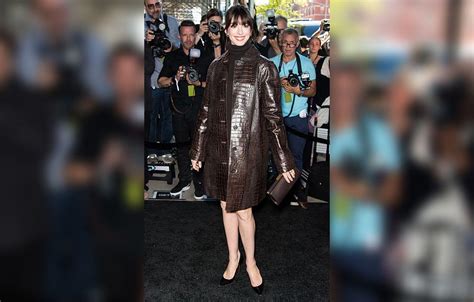Anne Hathaway Noticed Her Nyfw Resemblance To The Devil Wears Prada