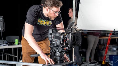 Director of Photography vs. Cinematographer: What's the ...