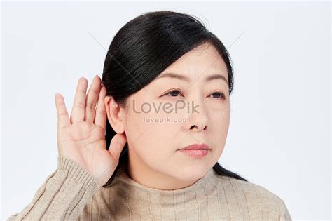 Hearing Loss In Middle Aged Women Picture And Hd Photos Free Download On Lovepik