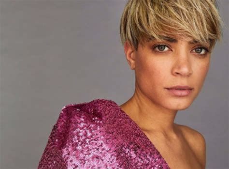 Elodie di patrizi (roma, 3 maggio 1990), conosciuta solo come elodie, è una cantante italiana. Elodie Instagram: pizzo bollente sul basso ventre e che ...