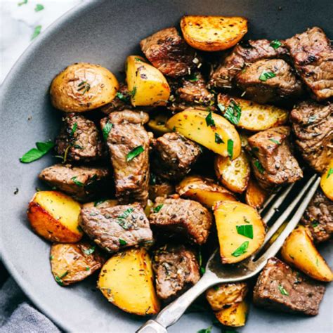 Add the potatoes back into the skillet with the steak and toss. Garlic Butter Herb Steak Bites with Potatoes - Richflavour.com