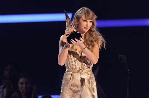 Taylor Swift Rules Artist 100 Chart Spends Record 57th Week At No 1
