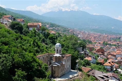 Albanien gab es damals noch nicht und ein paar hundert jahre später haben die serben, griechen, bulgaren und montenegriener den osmanen den krieg erklärt und so eroberten sie kosovo wieder. Die „verwunschenen Berge" Albanien & Kosovo - Wanderreise ...